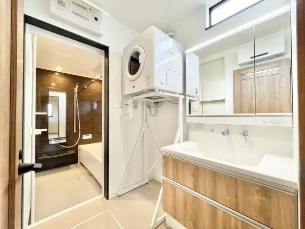 【その他】 | 建築プラン例【洗面】
豊富な収納がある洗面台です！
二人同時の身支度もスムーズに（＾＾）♪