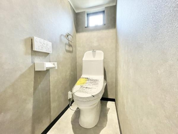 【その他】 | 建築プラン例【トイレ】
お手入れがしやすく、落ち着いた壁紙をチョイスしています♪