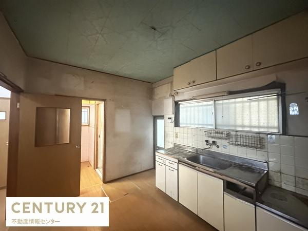 【居間・リビング】 | 高見三丁目　中古戸建