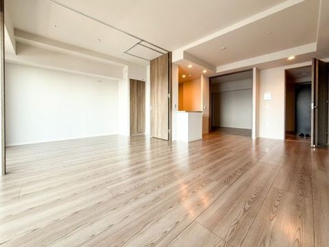 プラウドタワー亀戸クロスゲートタワー棟の居間・リビング