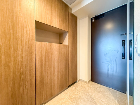 プラウドタワー亀戸クロスゲートタワー棟の玄関