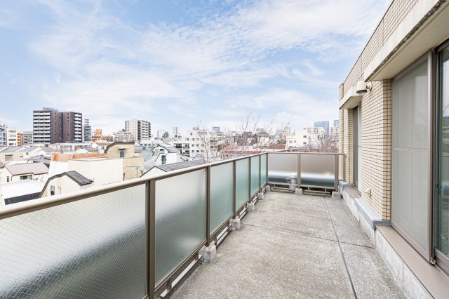 神楽坂パークハウスのバルコニー