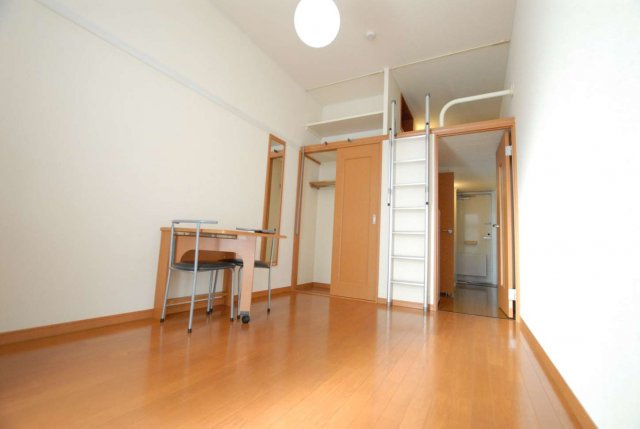 レオパレスＴＡＫＡ　γの居間・リビング|こちらの居間で趣味の時間をお楽しみください