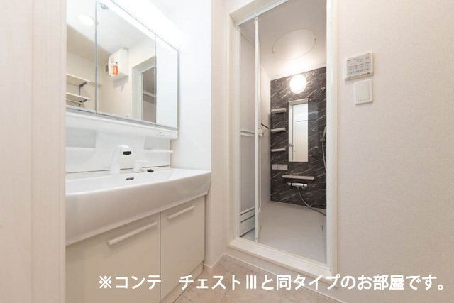 リンの洗面所|明るい洗面所です