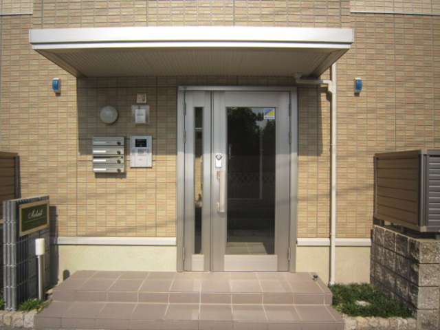 熊本市南区田迎２丁目のアパートのエントランス