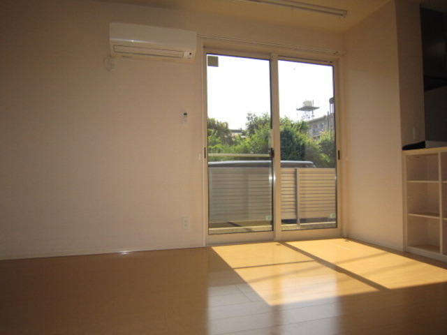 熊本市南区田迎２丁目のアパートの居間・リビング