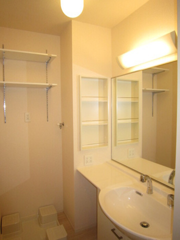 熊本市南区田迎２丁目のアパートの独立洗面台