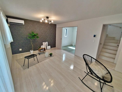 【居間・リビング】 | 【GRAFARE】芝久保町19期　全17区画 | 広々とした開放感あふれるリビングです。ゆったり寛げる充分な広さがございますので、ご家族でインテリアのレイアウトを考えるのも楽しみになりそうです。