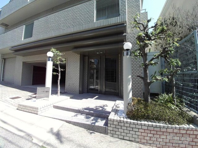 パーク・ハイム六甲八幡町のエントランス