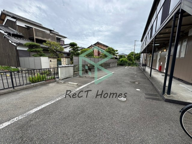 姫路市亀山１丁目のハイツの駐車場