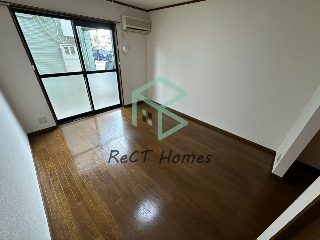 姫路市亀山１丁目のハイツの居間・リビング