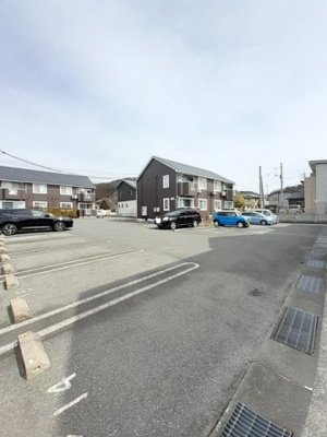 【駐車場】 | ＭｅｒｕＲｏｓｅ　Ⅱ | 駐車場完備です