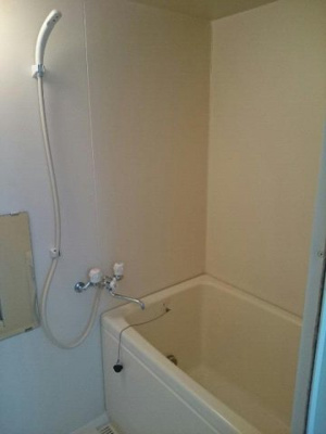 【浴室】 | ＭｅｒｕＲｏｓｅ　Ⅱ | コンパクトで使いやすいお風呂です