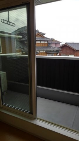 ウエスト・フィールドⅡのバルコニー|暖かな日差しのふりそそぐバルコニー