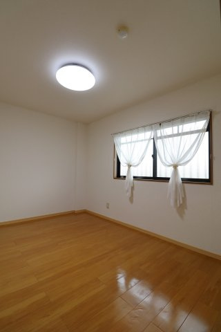 グランドール広見の洋室|使い勝手のいい洋室です