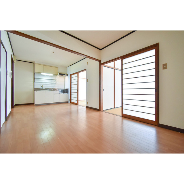 ランクレーンハイツの居間・リビング|使いやすい居間です