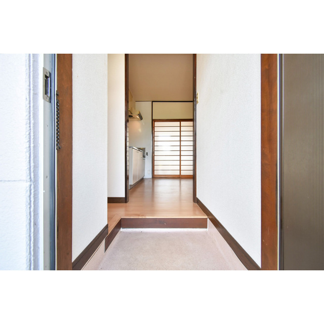 ランクレーンハイツの玄関|明るい玄関です