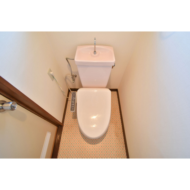 ランクレーンハイツのトイレ|落ち着いた色調のトイレです