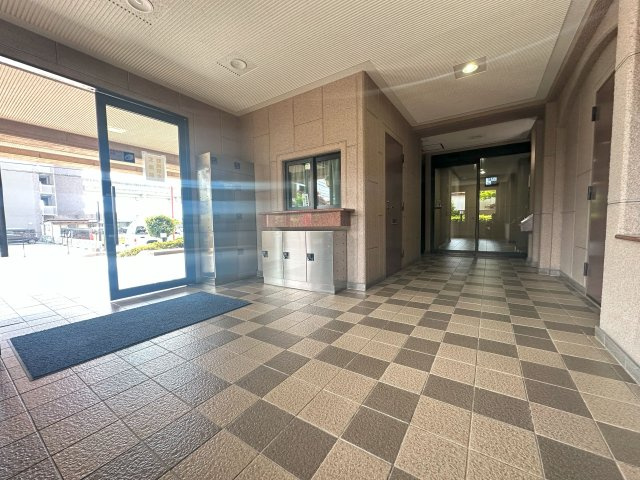 エンゼルハイム津福本町のエントランス