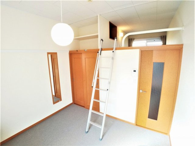 レオパレスアーバンコート東大沢の居間・リビング