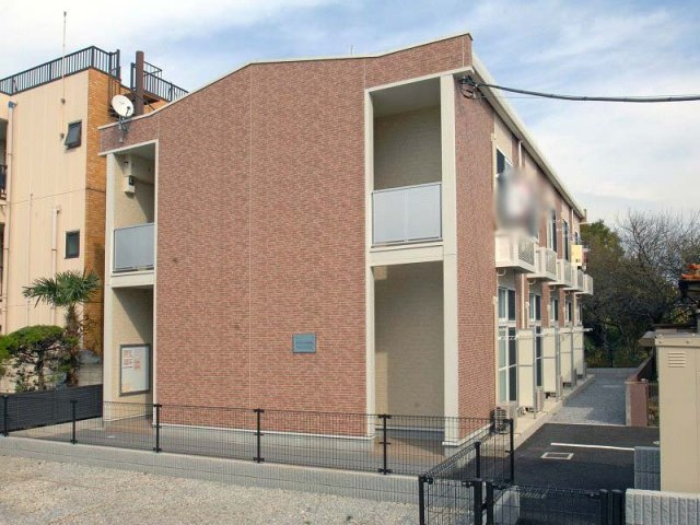 レオパレスアーバンコート東大沢の外観