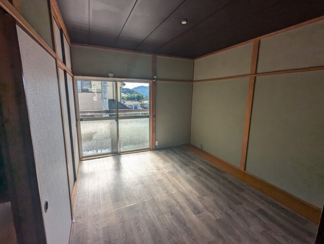 妙法寺戸建の内装|明るい色調の室内です