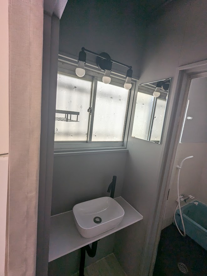 妙法寺戸建の独立洗面台|独立洗面台あり、毎朝おしゃれに忙しい女性の方におすすめです