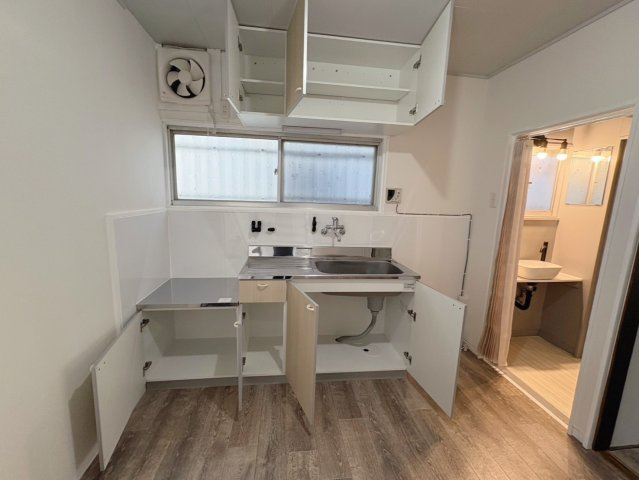 妙法寺戸建のキッチン|コンパクトなキッチンで掃除もラクラク