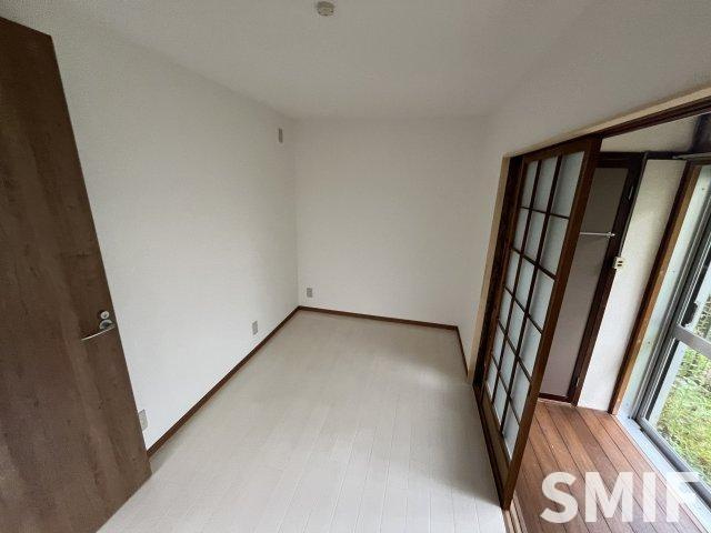 尼崎市西昆陽３丁目の一戸建ての内装|明るい室内です