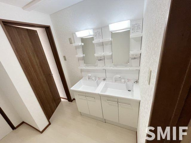 尼崎市西昆陽３丁目の一戸建ての洗面所|脱衣スペースもあります