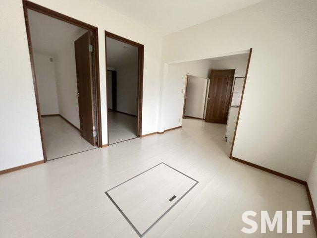 尼崎市西昆陽３丁目の一戸建ての居間・リビング|ゆったり過ごせるリビングです