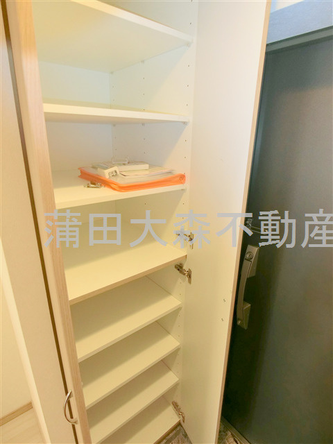 ルーブル大森西の設備|玄関収納　シューズBOX