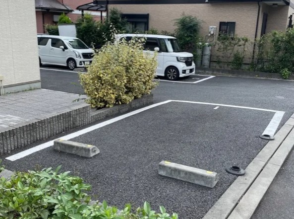 クレイノ桜ルミナスの駐車場