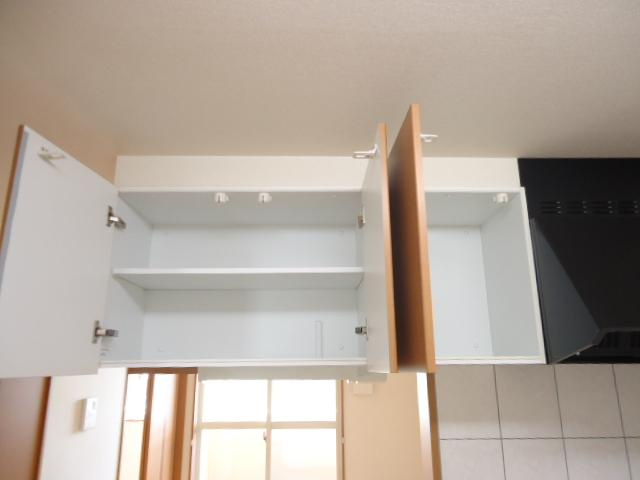 モンシェリーのキッチン|キッチン収納（上部）