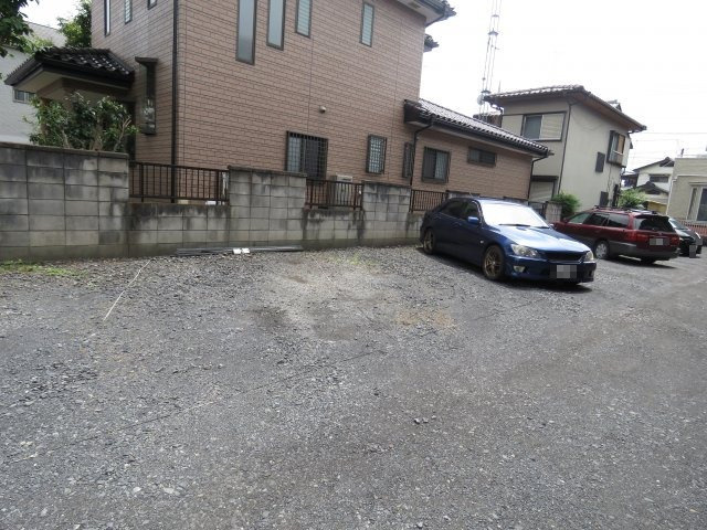 川越市的場１丁目のアパートの駐車場