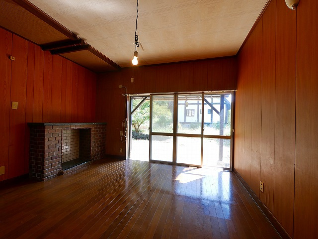 加茂町戸建の洋室