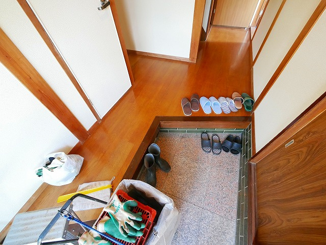 加茂町戸建の玄関