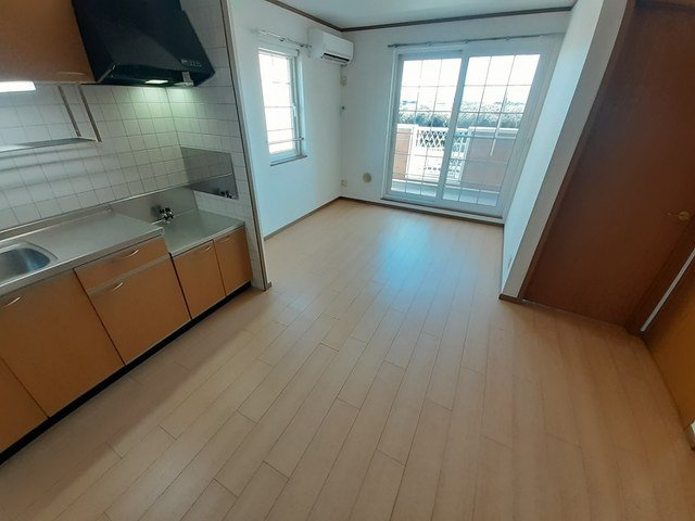 朝倉市古賀のアパートの居間・リビング|ゆったり過ごせる居間です