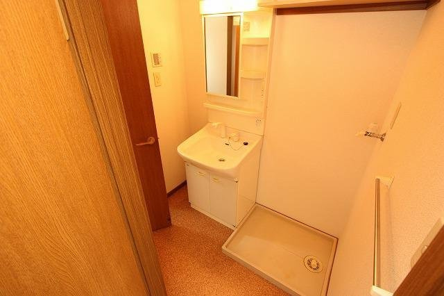 朝倉市古賀のアパートの洗面所|忙しい朝には欠かせない洗面所です