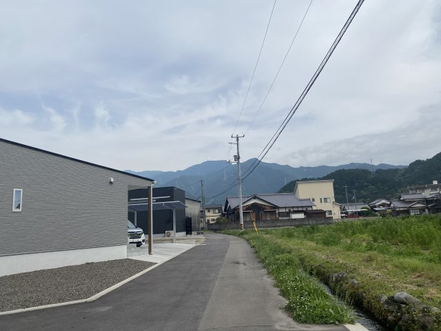 西条市中野甲の売地の外観