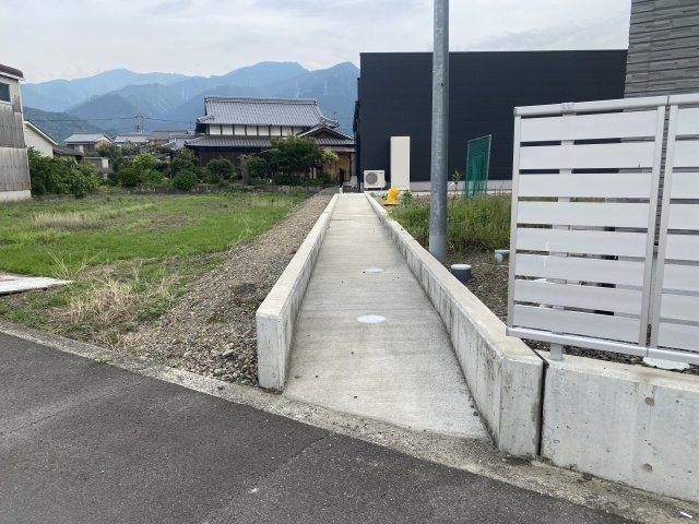 西条市中野甲の売地の外観
