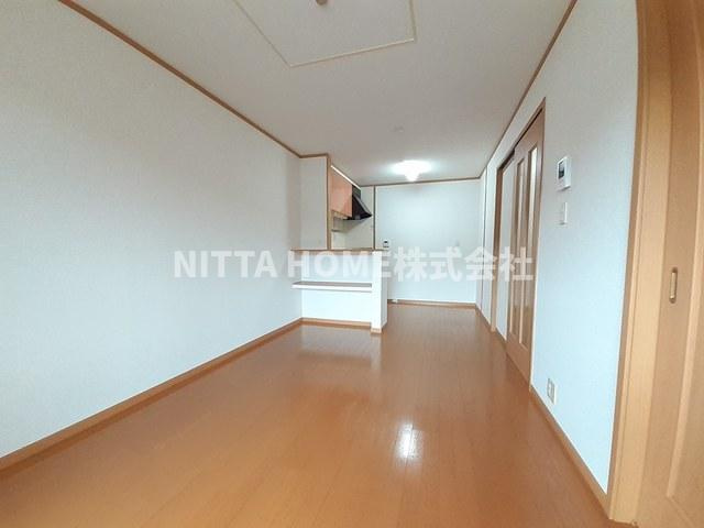 サンライズ福田Ｂの内装|リビングは１０．２帖でオープンタイプキッチン＊