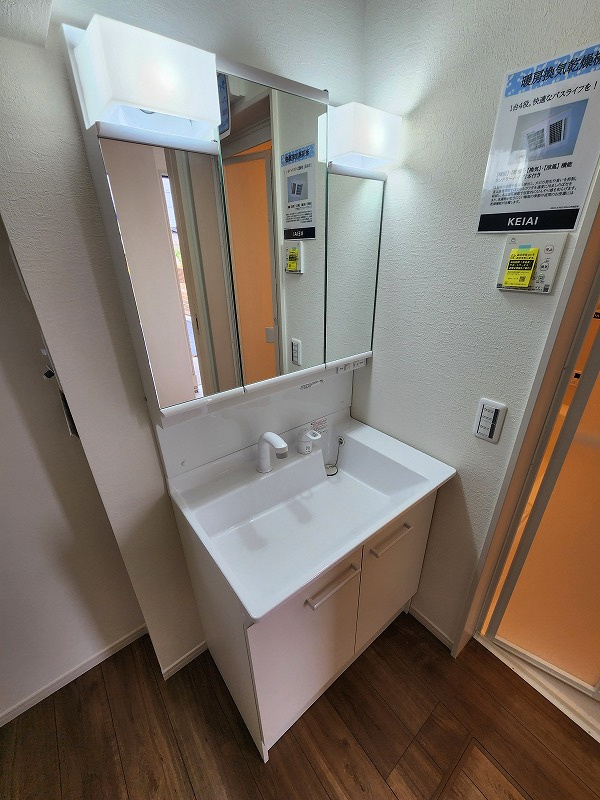 KIS高崎市下之城町15期新築 4号棟の独立洗面台|現地撮影