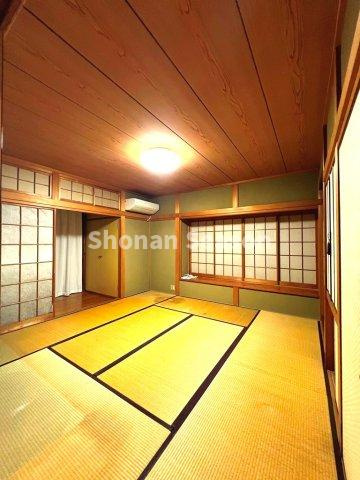 【現地画像あり】　伊勢原市高森台2丁目　中古戸建　58.90坪の和室|ゴロンと寝転ぶくつろぎ空間にしたり、客間と多目的に使える和室です。