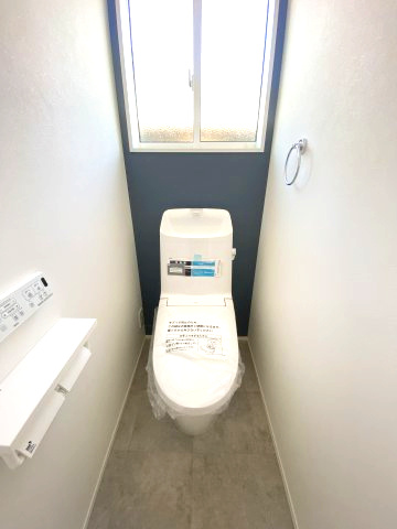 玉里団地1丁目　S-pacio A棟のトイレ|2階にもトイレを設置しています。温水洗浄便座トイレです。