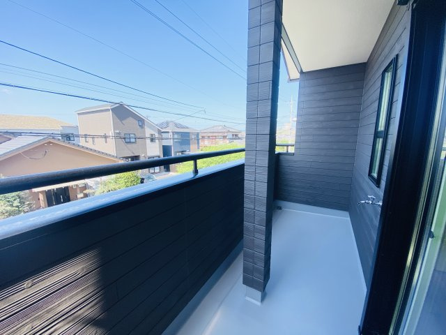 玉里団地1丁目　S-pacio A棟のバルコニー|ゆとりのあるバルコニーは水栓付き。お掃除や洗濯に重宝します。