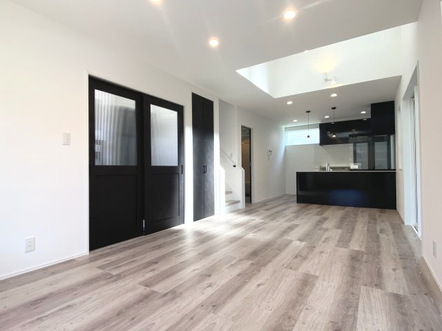 玉里団地1丁目　S-pacio A棟の居間・リビング|17.5帖のゆとりのあるリビングです。