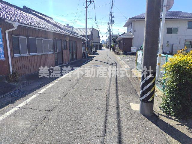 ６５０６１　岐阜市早田町土地の前面道路含む現地写真