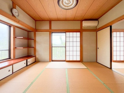 茂原市緑ヶ丘3　中古店舗付戸建の和室|（居宅+店舗+貸駐車場）店舗駐車場3台込月143,000円賃貸中  合計10台分あり 
