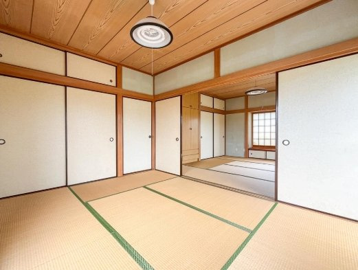 茂原市緑ヶ丘3　中古店舗付戸建の和室|（居宅+店舗+貸駐車場）店舗駐車場3台込月143,000円賃貸中  合計10台分あり 